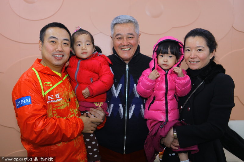 ������Я���Ӻ�һ��˫��̥Ů�����Ա�ɽ��Ӱ��������ͼƬ��CFP�Ӿ��й�������ר�壬�κ���վ������������̨δ��CFP�Ӿ��й����ɣ����ò��ֻ�ȫ��ת�أ�Υ�߱ؾ���