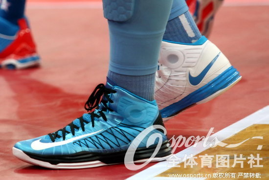 CBA�������Ϸ���ȡʤ MVP�����ִ�����˫ɫ��Ь