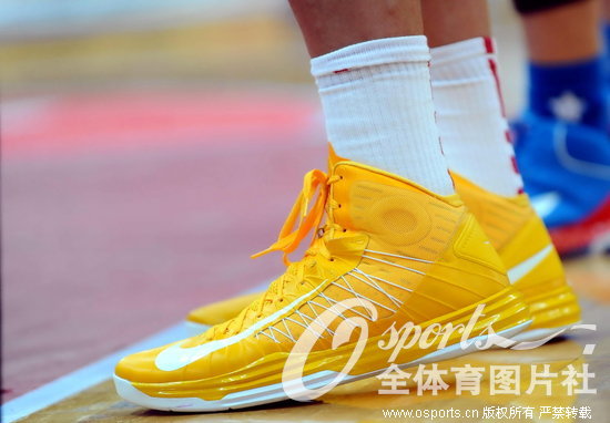 ���壺2013��CBAȫ������ ��ɫ��Ь��Ŀ����