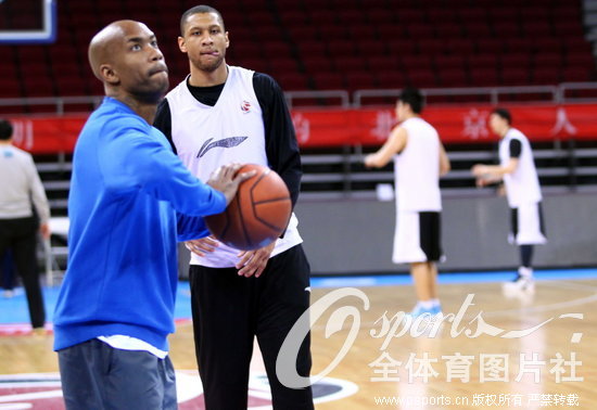 CBA��������������ѵ�� ��������Ͷ��Ī��˹����