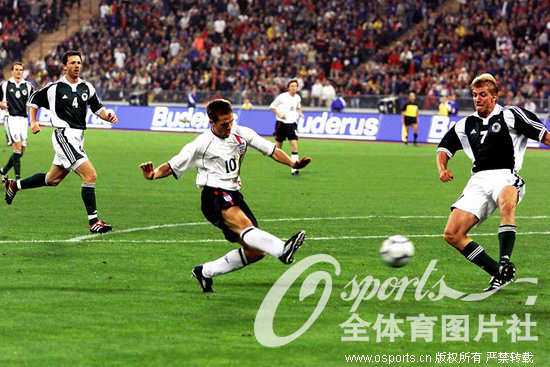 2001�꣬���籭ŷ����Ԥѡ����Ӣ��������¹���ŷ������ñ��Ϸ����