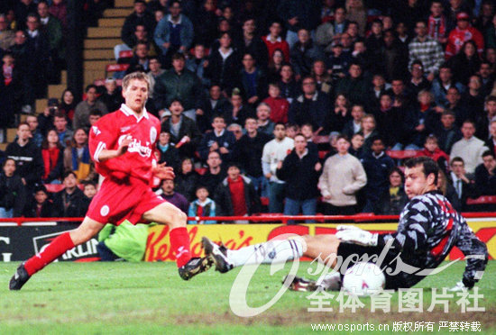 1997��5��6�գ�Ӣ����17���ŷ���״βμ�ְҵ��������Ȼ���ⳡ��������������1-2����˱�������ŷ�ĳ�Ϊ����������ʷ�����������Ա�������������ߡ�