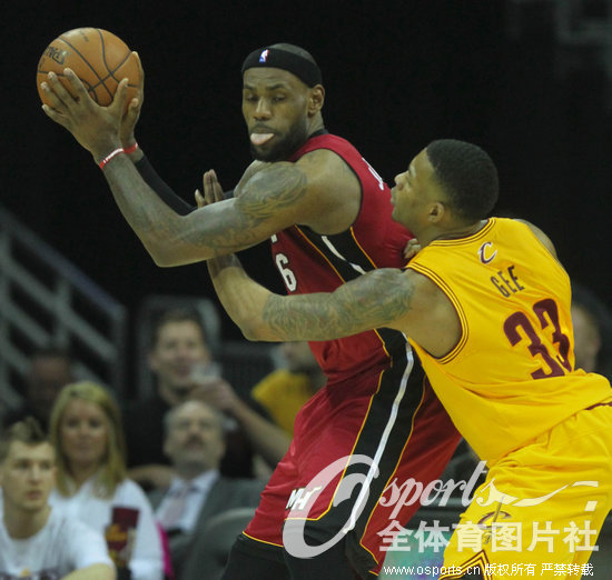 ղķ˹������˫���Ȼ�24��ʤ������ͼƬ��Osportsȫ����ͼƬ��ר�����������Ͻ����ˡ�ý��ת�ء���