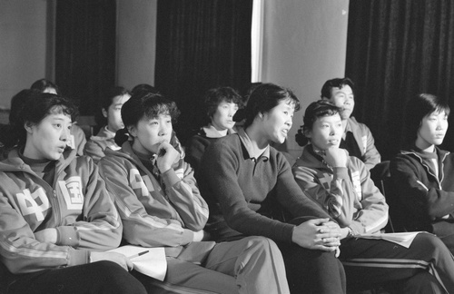 �Ϭ�1981�~11��17�餤��k�ƶ����i�䶳�B�i�T�ڡB�����B���ۮX�]�e�Ʀۥ��ܥk�^���b�ƾԤk�ƥ@�ɪM�ɴ����q�L�[�ݿ��۬�s�U��y�����޾ԳN�S�I�C