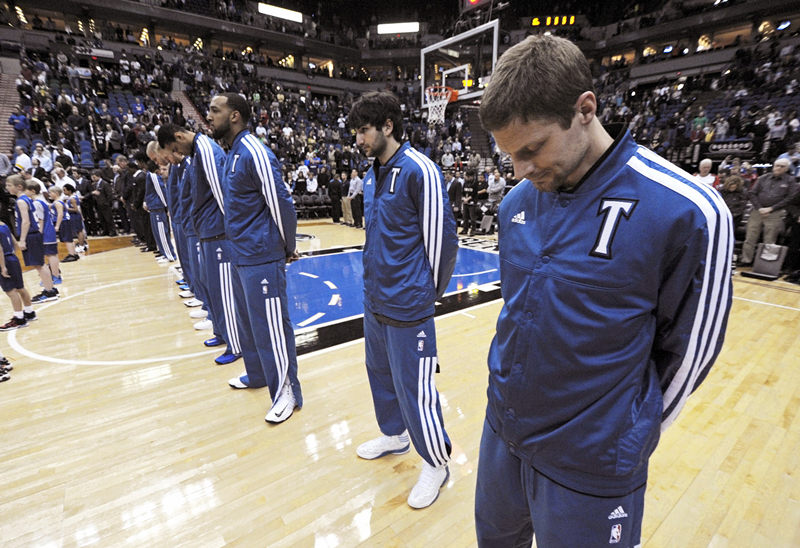 4��15�գ������մ�ɭ���Ƕ���Ա¬�Ȱ£��Ҷ����������NBA������ǰΪ��ʿ�������ɱ�ը�¼����ܺ���Ĭ�����»�/����