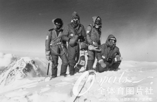 1981��7��12��Ӣ��̽�ռҺ͵�ɽ�ҿ���˹�������ٵǶ����