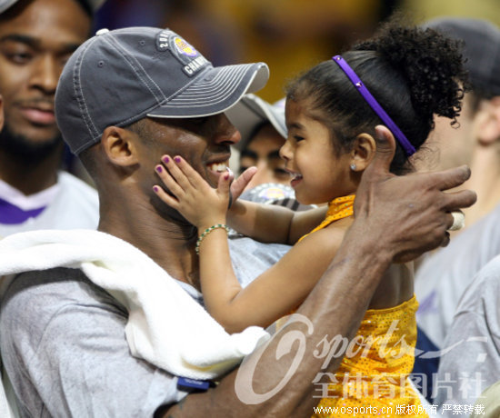 �Ʊ���Ů��