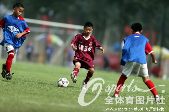 С��Ա�ڳ��Ϸ���ƴ��