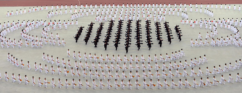 ��Ļʽ�ϵ�̫���ȡ�̫�����˶�չʾ���»�����ߺ������