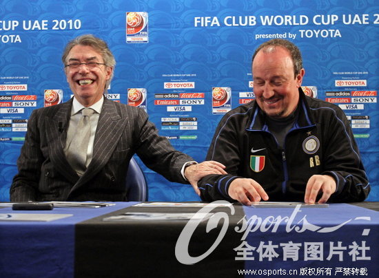 2010��12��2�գ����׽�ս���㱭�ٿ����ŷ����ᣬĪ�����뱴����˹̸Ц������