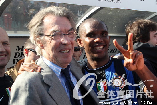 2010��5��16�գ���09-10����������һ�ֵ�һ������ս���У������������͸�������1��0������Ү�ɣ���ʷ�ϵ�18�λ����������ھ����������������ڵĻԻͼ�¼Ī������ף��ڡ� Ī�����밣�а¡�