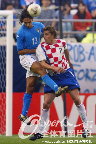 2002�~�@�ɪM�p���� �����𨾦u�Jù�a�ȫe�W�էJ��_