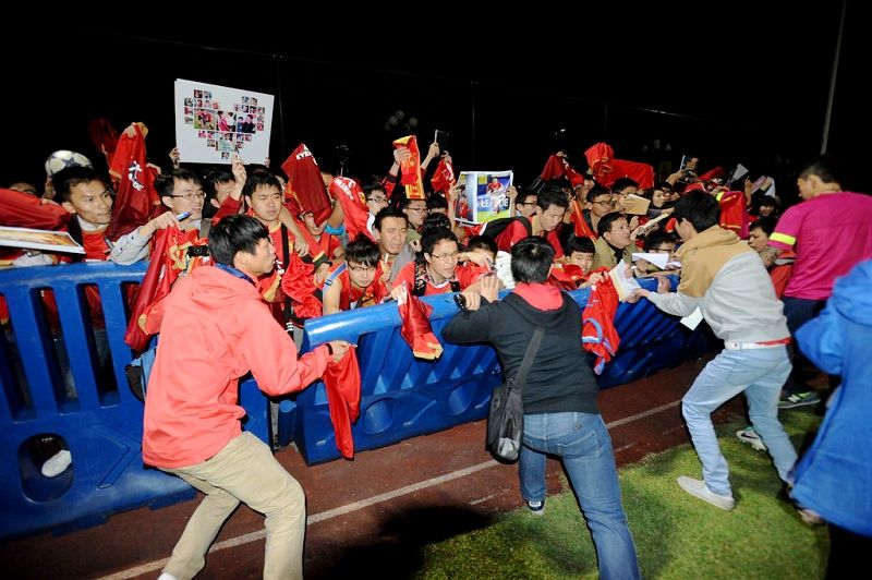 �����ѵ�����2013��11��25�գ�2013����Э��������λغ�ǰհ�����ݺ��ӹ���ѵ�������Է�ӵ������ǩ�����漸��ʧ�ء�