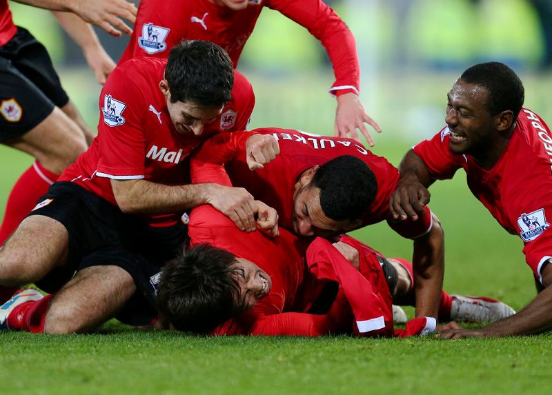 ���š���2013��11��25�գ�2013-2014����Ӣ��������12�֣��ӵķ��2��2ƽ������ȫ�������ٽ��������ӵϷ�Ӻ�����Ա����ͷ�����ţ����������ǿ��ƽ������