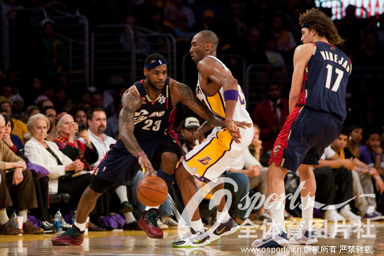 2009��12��26�գ�2009-2010����NBA������ʥ����ս����ɼ������87��102������������ʿ�����˵�5��ʤ��ֹ��