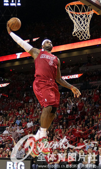 2012��12��26�գ�2012-2013����NBA������ʥ����ս���������Ȼ�103��97ʤ����������������������33���Ѿ�����