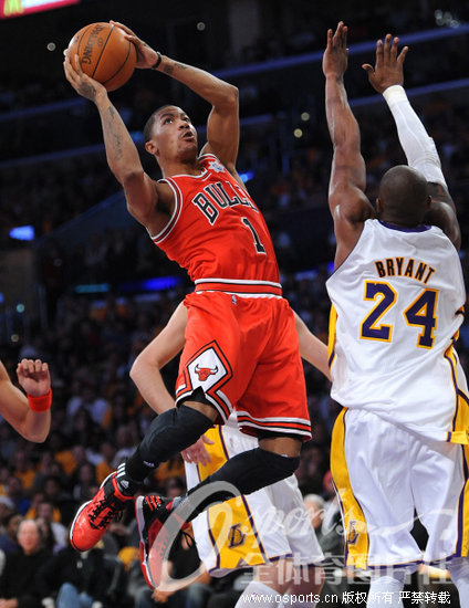 2011��12��26�գ�2011-2012����NBA��������Ļս��ʥ����ս���ճ�ǰ16.9�룬�˶ϵ��Ʊȣ���˹��4.8�����ɻε��������Ͷ���С�1.0�룬�Ʊ������⵽�˷�ǣ���ʧ��ɱ�����չ�ţ88-87��ʤ���ˡ�