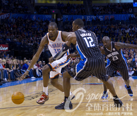 2011��12��26�գ�2011-2012����NBA��������Ļս��ʥ����ս������������������97-89���ɻ��ܰ�����ħ���ӣ��������ջ��������ź졣