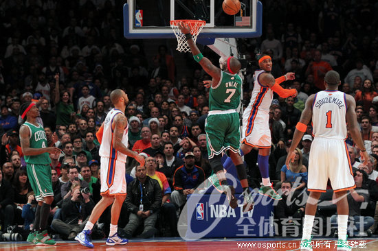 2011��12��26�գ�2011-2012����NBA��������Ļս��ʥ����ս�����ʱ�̼����ش�ʧ��׷ƽ�ȷֵĹؼ��򣬿��������ڿͳ���104-106�������˹��