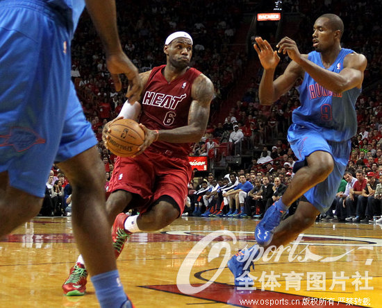 2012��12��26�գ�2012-2013����NBA������ʥ����ս���������Ȼ�103��97ʤ����������������������33���Ѿ�����