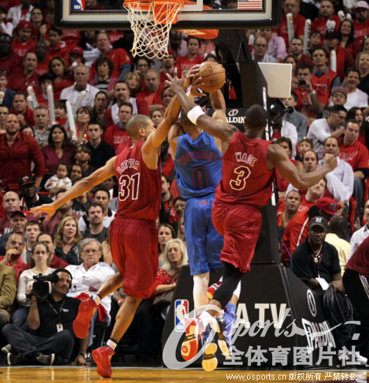 2012��12��26�գ�2012-2013����NBA������ʥ����ս���������Ȼ�103��97ʤ����������������������33���Ѿ�����