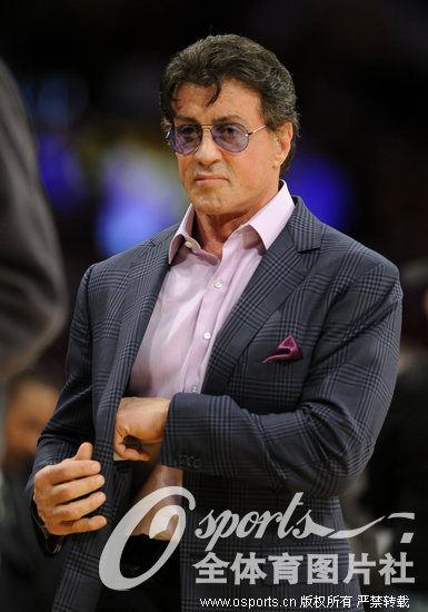 2010��12��26�գ�2010-2011����NBA������ʥ����ս����ɼ������80��96���������Ȼ�ղķ˹�����˫����ͷ69�֡�ʷ̩����ս��