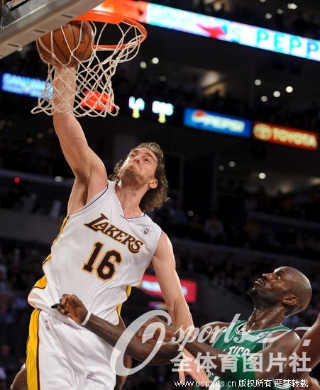 2008��12��26�գ�2008-2009����NBA������ʥ����ս����ɼ������92��83ʤ��ʿ�ٿ������ˡ���˧����ʦ���ƶ����ܿ�ѷ���ⳡ������Ŀ�Ĵ�ս��ȡ���˵�1000��ʤ������ΪNBA����λ��ǧʤ��ͷ����