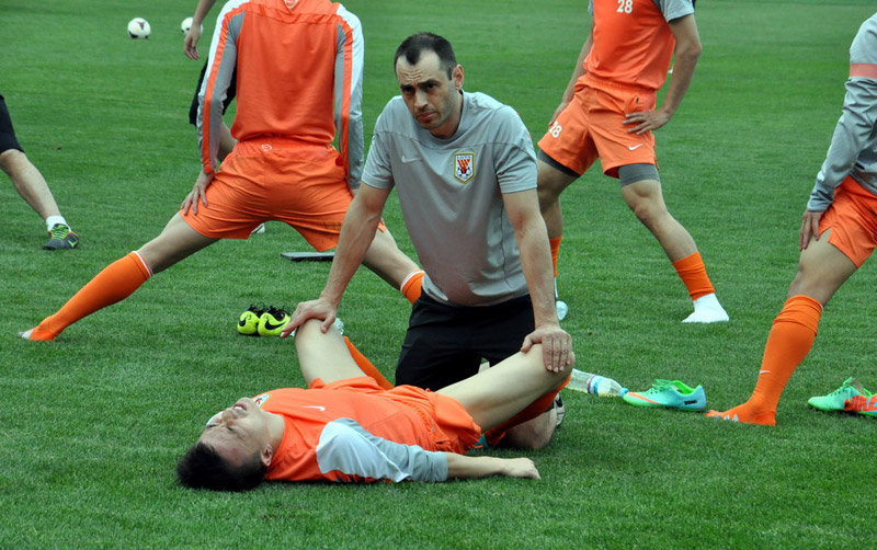 ����ѵ��������2014��5��13�գ���˧�⿨���鲻�ã��ܾ����ܲɷã���Ա����ѵ�����������⣬�շ�ȱϯѵ���������ܡ� 