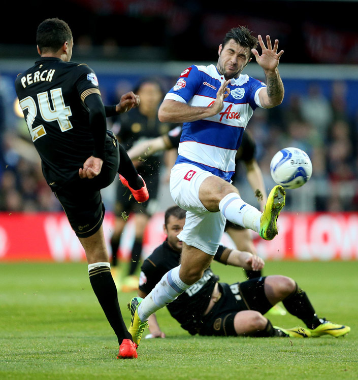 �����ҡ���2014��5��13�գ�2012-2013����Ӣ������������������λغϣ�Ů����԰Ѳ����2��1ʤά�Ծ�����