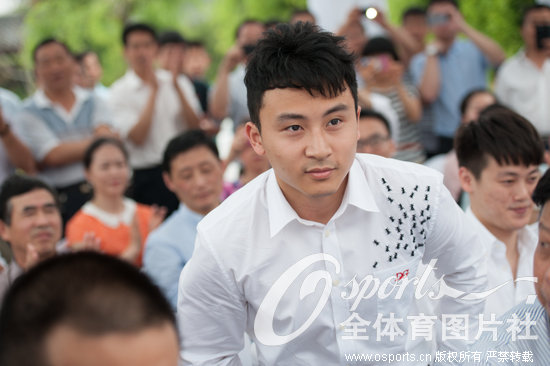 ��ٰ��˹ھ��놴�μӻ���