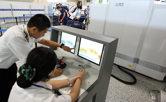 8��12�����磬480�����˶�Ա���Ͼ�»�ڹ��ʻ����뾳���Ͼ�����פ»�ڻ������´�Ϊ�����˶�Ա����ͨ�أ������ü��Ա�û���ӿ��˶�Աͨ���ٶȡ�