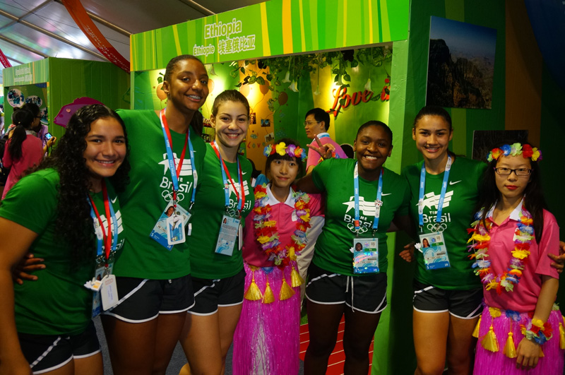 �ڻ����У����Ը����Һ͵������˶�Ա����ί�����Ҳ��־Ը���ǽ����˱�������ɫ�Ļ���˫��Ľ������������������������Ǹ��˽�˴ˡ���������