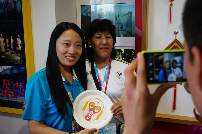 �й��Ļ�С�������˴����˶�Աǰ���ιۣ������ݡ������ˡ������ס�����Щ�й���ͳԪ�ص��ֹ���Ŀ���ø����˶�Ա���ִ˲�ƣ����������