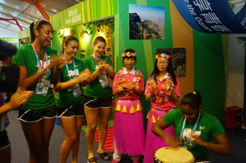 �ڻ����У����Ը����Һ͵������˶�Ա����ί�����Ҳ��־Ը���ǽ����˱�������ɫ�Ļ���˫��Ľ������������������������Ǹ��˽�˴ˡ���������