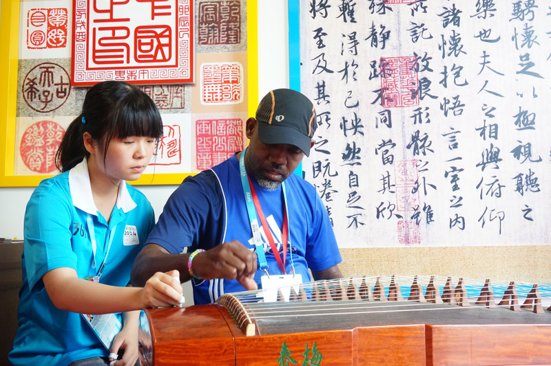 һλ���Ժ��صİ���ί��Ա���й��Ļ�С����������������󣬶��й���ͳ���֡�һ�����ġ�������־Ը����ѯ�����������й����ֵ�CD���ڶ��죬־Ը������CD����Ϊ������������λ���й����ԡ��ǳ���ϲ���ò����������ģ���˵��лл������������