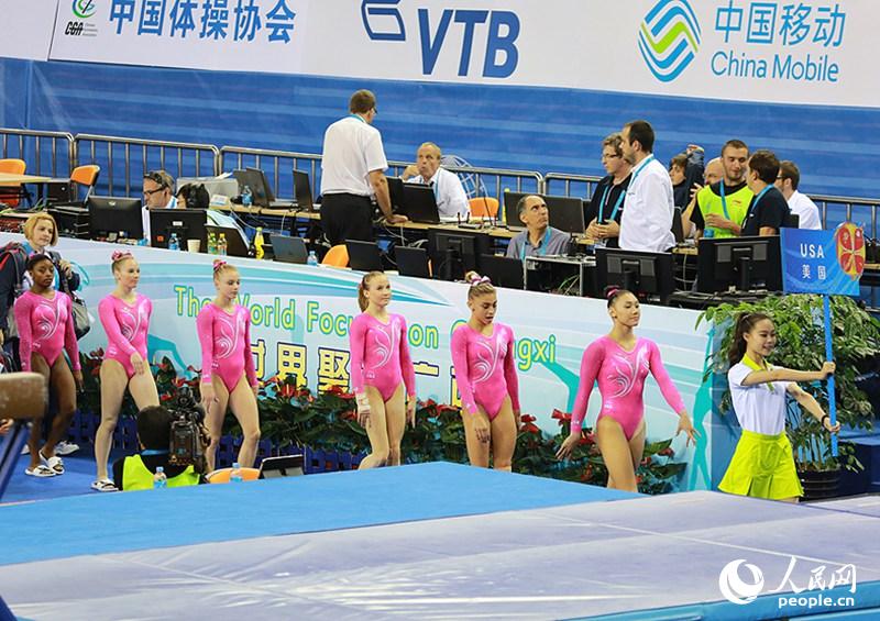 ����Ů����ٶӵǳ�