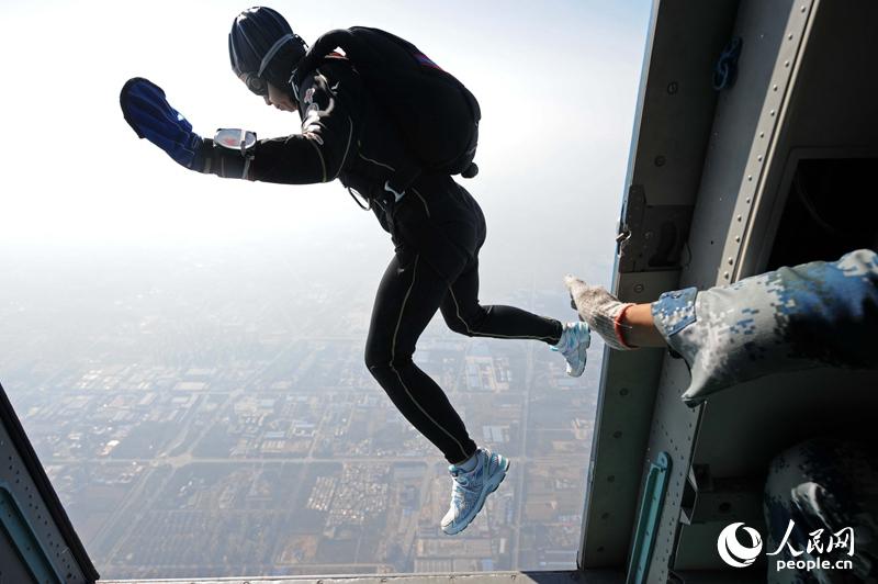 10��6�գ��ɹ��������ֺܾ��й������ž��վ���ͬ���졢Ϊ��10���2014��ȫ����ɡ�������ںӱ��������Ƚ��У�������ž���һ��ɡ�����ڵ�13֧ʡ��ֱϽ�У�������Լ130���˶�Ա�μӽ��𡣱���������Ů���㡢��Ů�ؼ����������͡�˫�˲�ɡ��������ɡ��ɡ�����������������Ŀ��������18����ơ�ͼΪѡ����ɡ˲�䡣    ����������  ���� ��