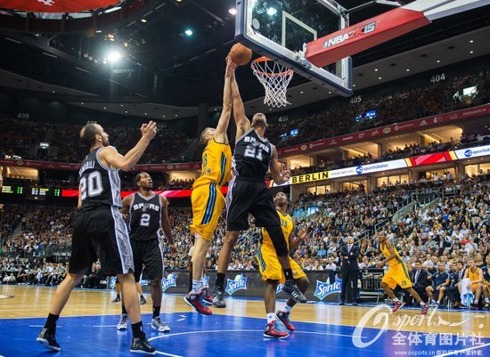 ���½���