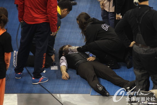 �ƺ��ڳ��߽�������