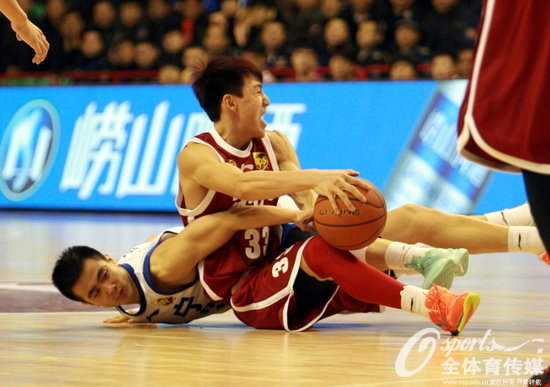 ˫����Ա����ƴ��