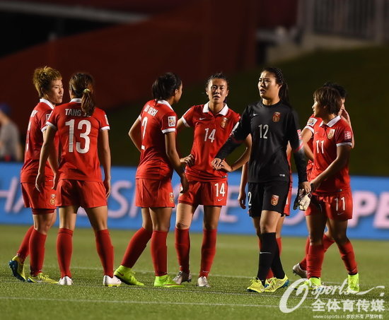 組圖：中國女足無緣世界杯四強 隊員身披國旗謝場【4】