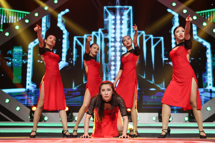 ʵ��ǿ��Ĵ��������ܷ��׶�ʵ�ֶ��