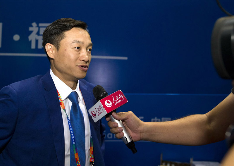 楊威接受人民網採訪