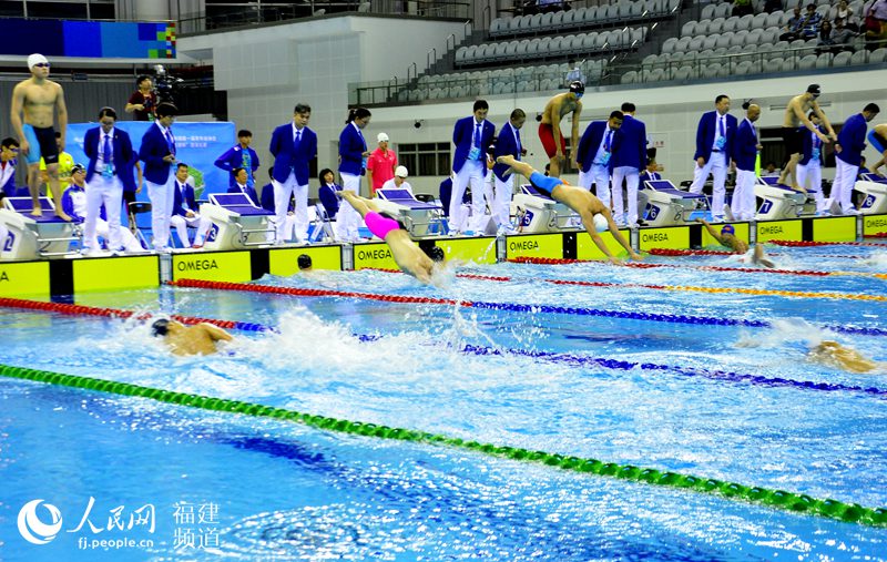 游泳4x200接力挺吸引眼球。  吳隆重 攝