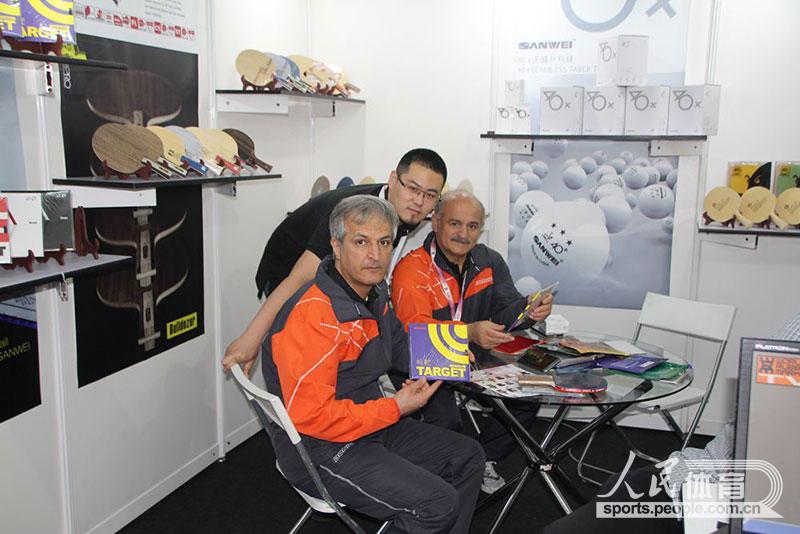 伊朗教練對中國三維的膠皮和球板感興趣。