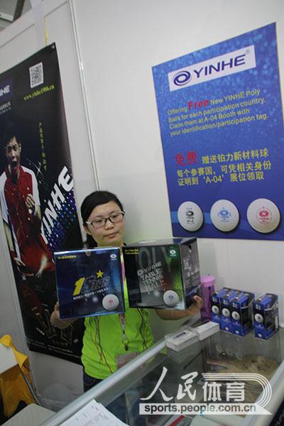 中國銀河公司夠大方，給各參賽國准備了大禮包，兩大盒200隻塑料新品乒乓球。