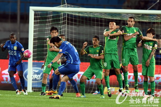 李昂主罰任意球