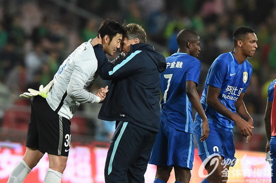 佩特萊斯庫與張思鵬慶祝勝利