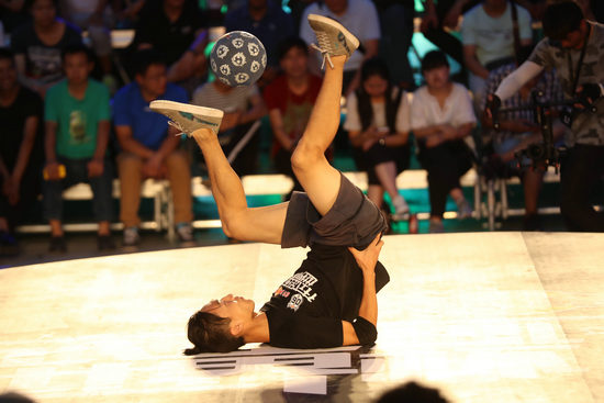 2016紅牛花式足球世界杯北京站晉級選手劉沅鑫比賽動作