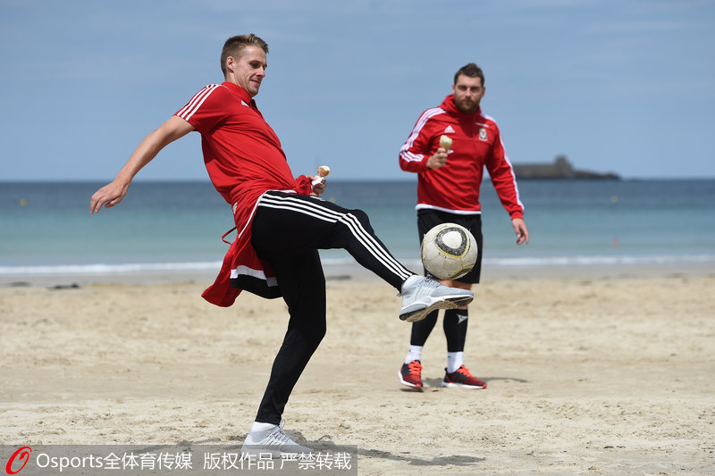 -»ȣDavid Edwards)󣩺ɽķ-ֿ˹Sam Vokes߳Աܱ